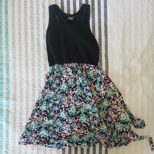 Vestido Floral Preto Tam 16 com Saia Rodada