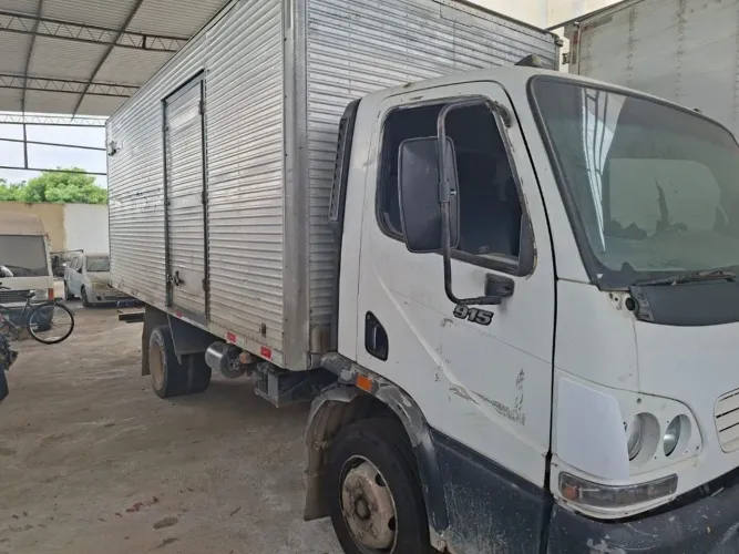 Mercedes-Benz Accelo 915 - Baú 5,50m -   Doc 2026 Pago