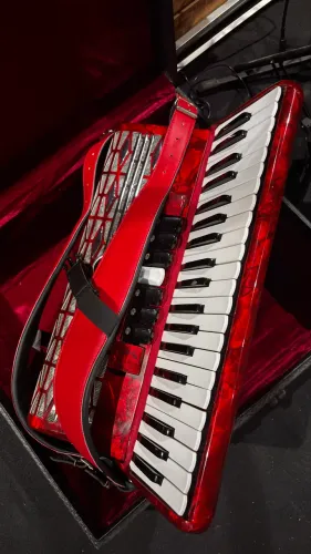 Sabrina Acordeon Maestrine 120 baixos 