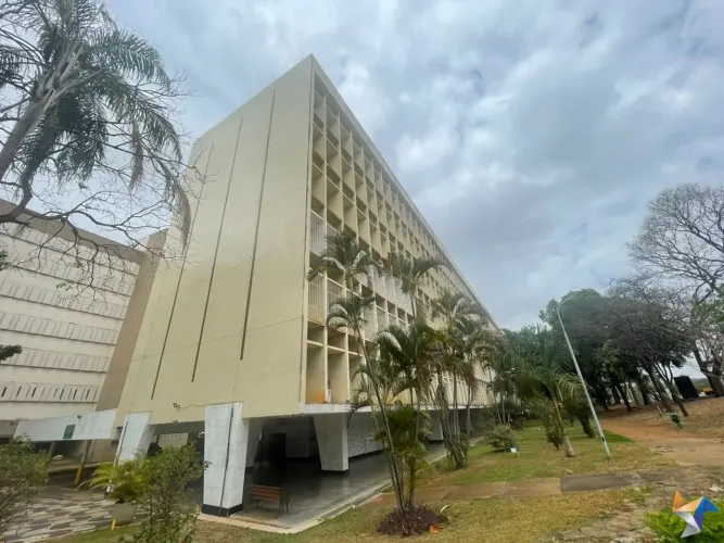 APARTAMENTO 3 QUARTOS NA SQS 206 PARA ALUGUEL