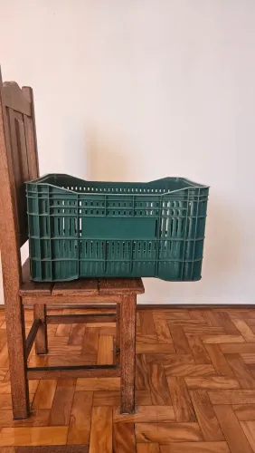 Caixa reforçada de plástico