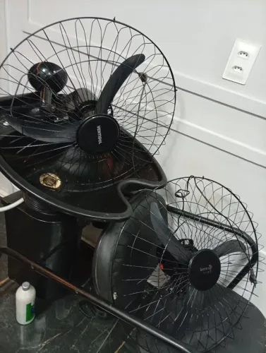 2 ventiladores tufão funcionando perfeitamente