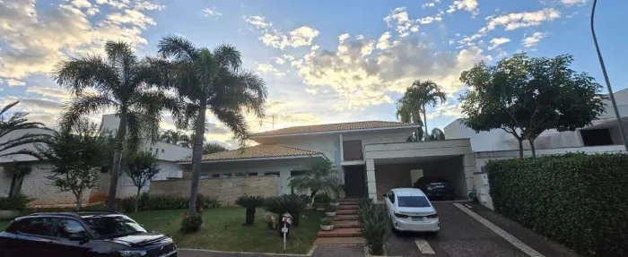 Casa à Venda no Jardins Milão - 391m² e 4 Suítes Plenas