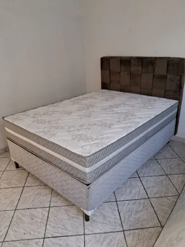 Vendo box + cabeceira + colchão