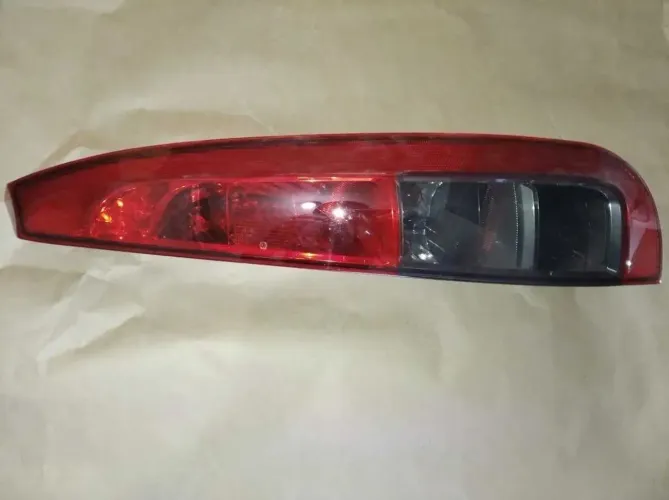 *Lanterna TRASEIRA DIREITA FORD Fiesta HATCH 10/14 ETQ8259