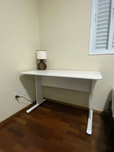Escrivaninha branca