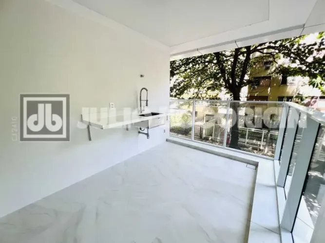 Apartamento de 1 quarto à venda em Ipanema, varanda, vaga de garagem e primeira locação e