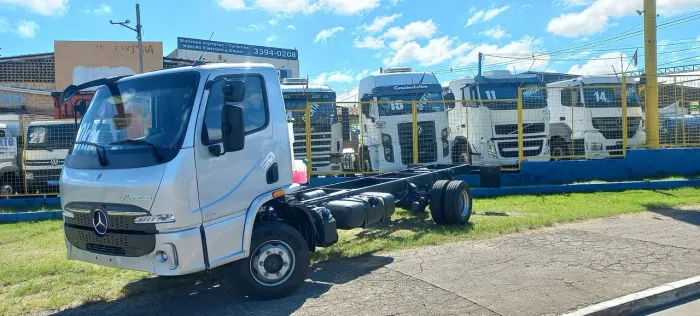 Caminhão Mercedes benz acello 1117