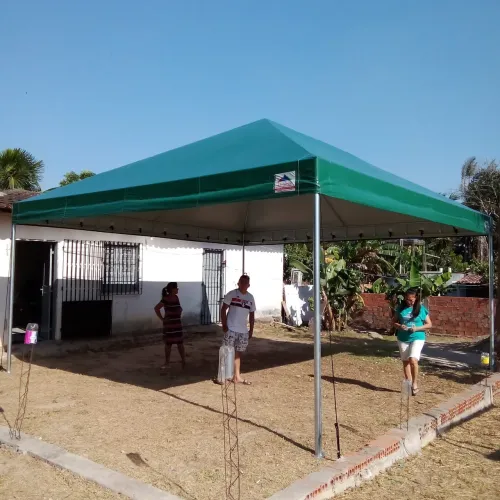 Tenda piramidal 9,30 por 8,00, por 3,30 de altura