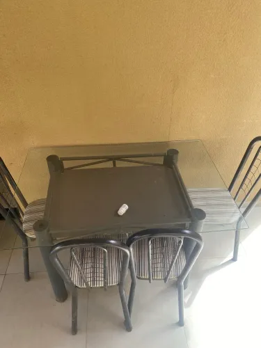 MESA DE VIDRO COM 4 CADEIRAS