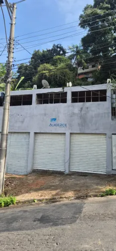 Casa com 2 quartos e garagem
