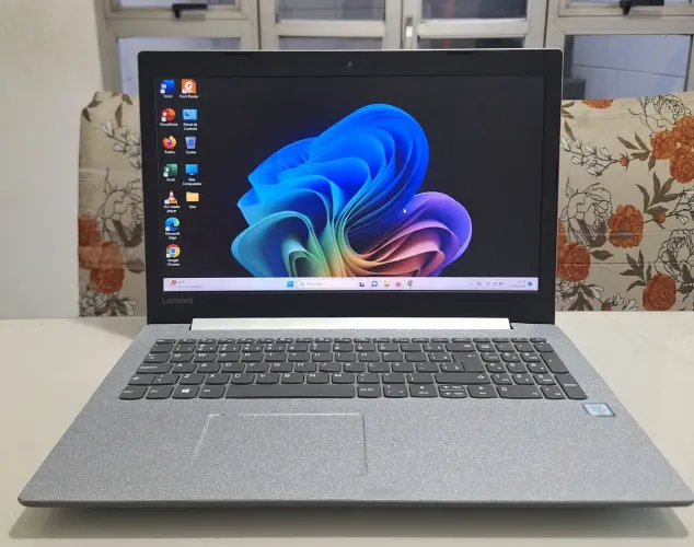 Notebook lenovo Intel core i5 ssd 240GB 8GB de memória Windows 11 64bits!!