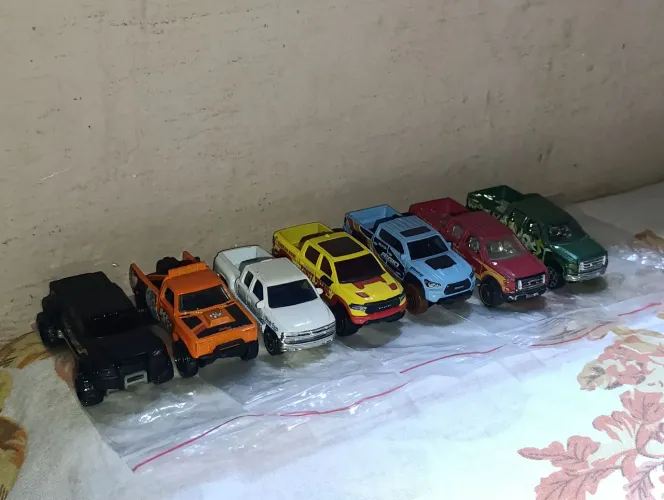 Caminhonetes variadas Hot Wheels