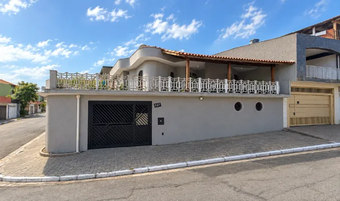 Casa com 4 quartos e churrasqueira no Jardim Tietê, Zona Leste de São Paulo