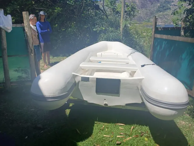 Bote de fibra Shark 3,70 - NOVO, nunca usado