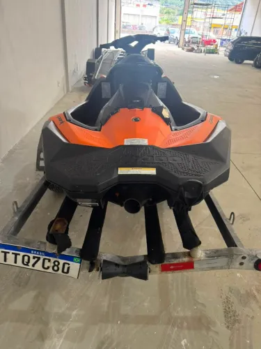 Vende-se jet ski spark 