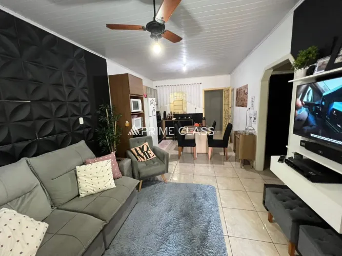 Casa 2 dormitórios, 2 vagas de garagem, pátio, Bairro Harmonia - Aceita Dação