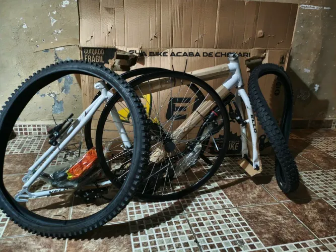 VENDO BICICLETA ELLO ARO 26 - NOVINHA!