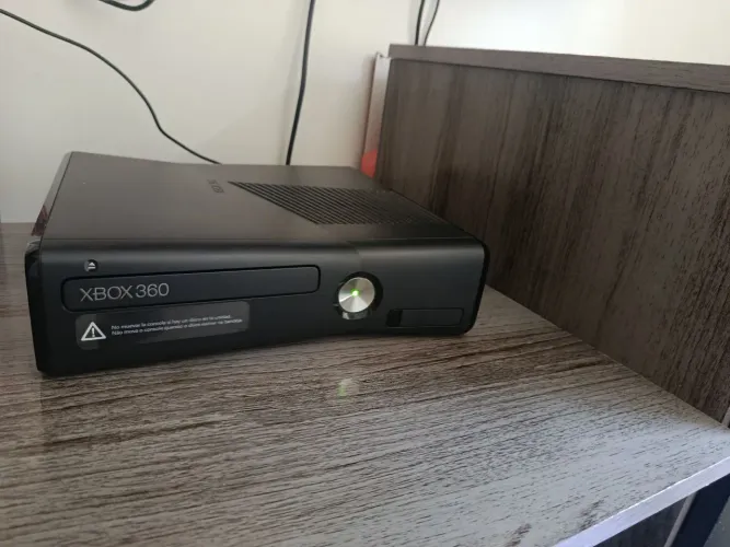 Vendo Xbox 360 com 3 Jogos e 1 controle
