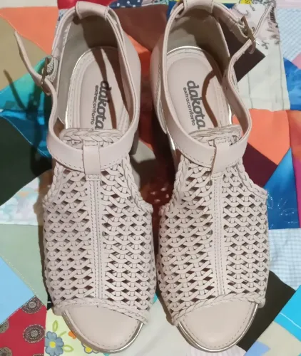 sandália número 36 