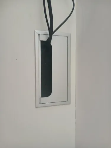 Passa fio de metal para mesa