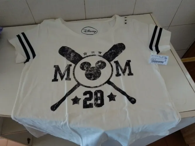 Camiseta Mickey nova etiqueta metade preço