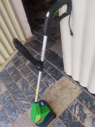 Aparador de grama, usado apenas uma vez no