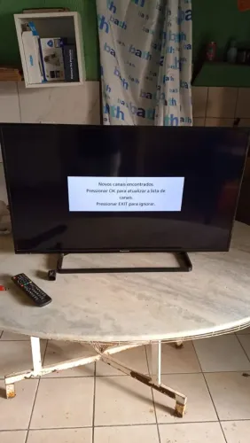 Vendo televisão Panasonic conservada comprei com um risca mais n interfere em nada