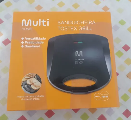 Sanduicheira nova lacrada Tostex Grill