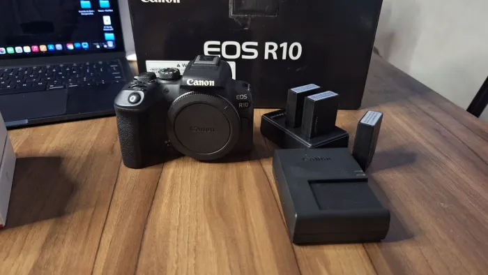 Canon R10 + adaptador EF