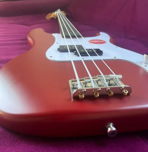 SQUIER PRECISION BASS MPECÁVEL