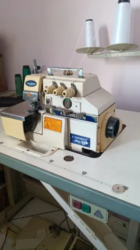 Máquina de costura industrial overclock
