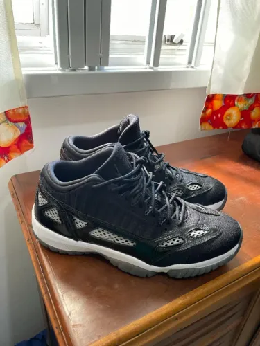Tênis Air Jordan 11 Low Retro - Preto