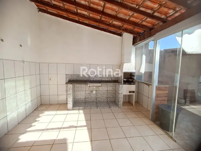 Casa exclusiva de 3 quartos para aluguel no Bairro Santa Rosa, em Uberlândia