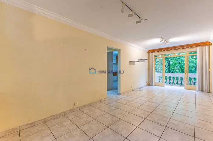 Apartamento Bairro Saúde. Vago. 2 quartos,1 vaga fixa. Estação Metrô Saúde a 4 quadras.