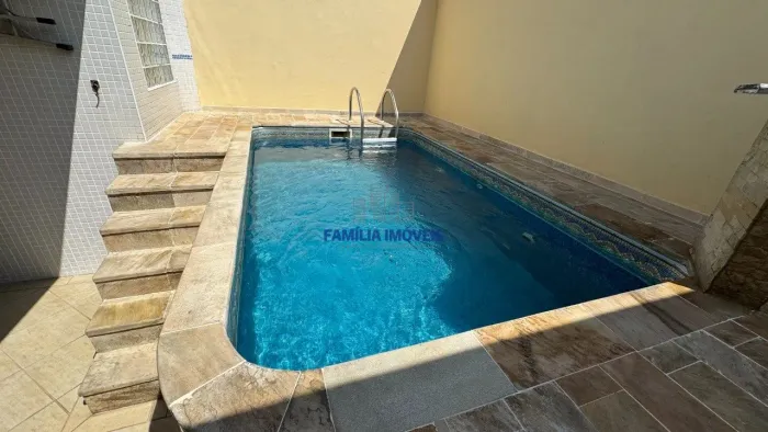 Sobrado triplex à venda 3 quartos Campo Grande Santos SP