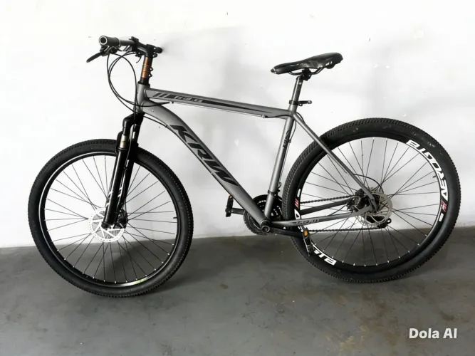 Bicicleta KRW , Aro 29 , quadro 21 , Alumínio , cubo K7 de 8 velocidades, peneus novos
