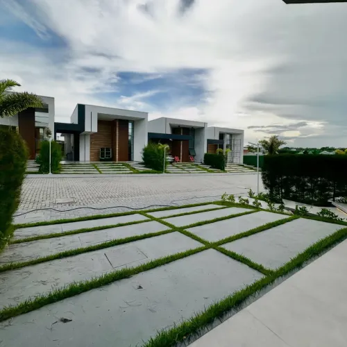 Casa com três suítes no condomínio villas jardins/Eusebio