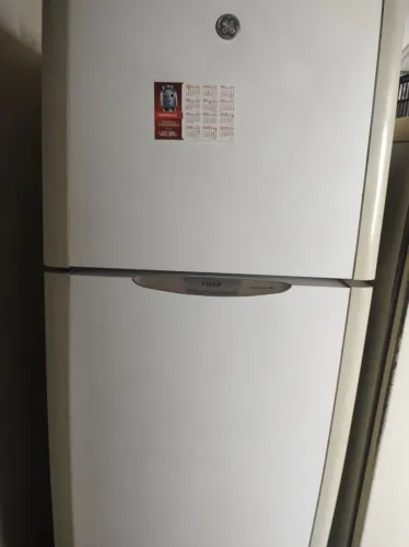 Geladeira marca GE 410 LTS