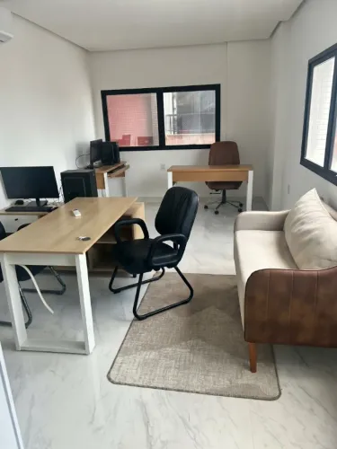 Alugo sala comercial mobiliada no Ed. Arya Tower - Pronta para uso!