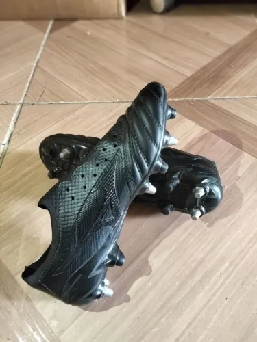 CHUTEIRA MIZUNO 42 PRETA