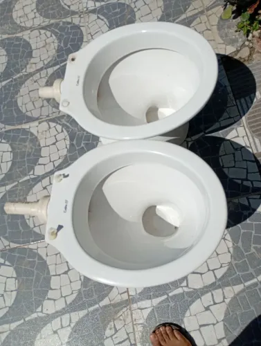 Vaso sanitários dois cada um 70 reais 