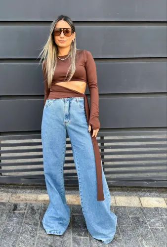 Cropped com amarração marrom
