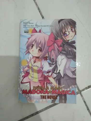 Madoka Mágica - Novel + postal