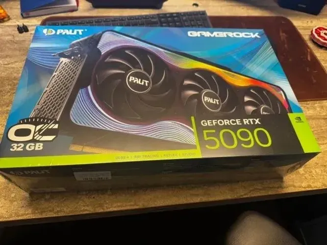 [2 meses de uso + nota e garantia] Palit RTX 5090 GameRock OC NVIDIA GeForce, 32GB, GDDR7