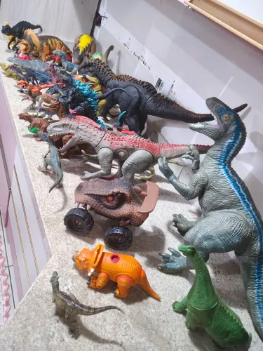 ? Mega Kit com 35 Dinossauros de Brinquedo - Diversos Modelos, Grandes e Pequenos!