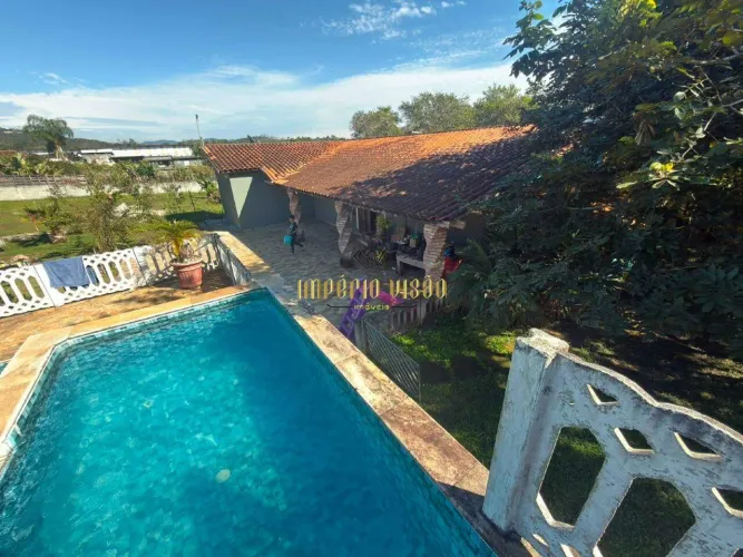 Chácara à venda com 2 Casas e Piscina aquecida com área gourmet em Taiaçupeba - Mogi das C