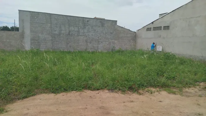 Terreno à venda em área nobre