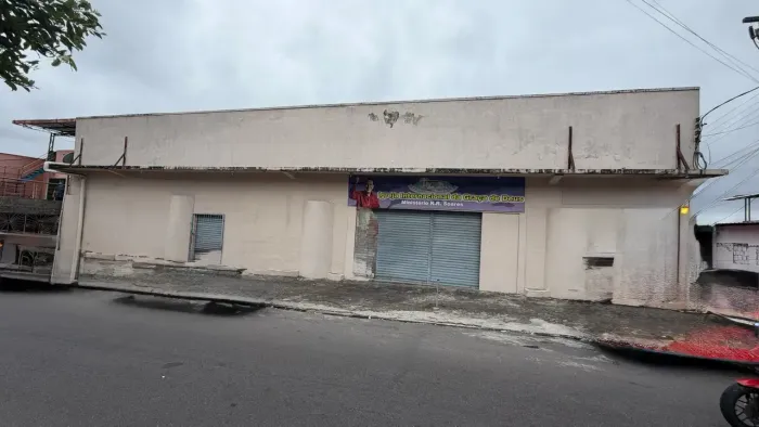 Galpão comercial com 1.040m², frente para duas ruas, ótimo para igrejas, mercados, Bairro 