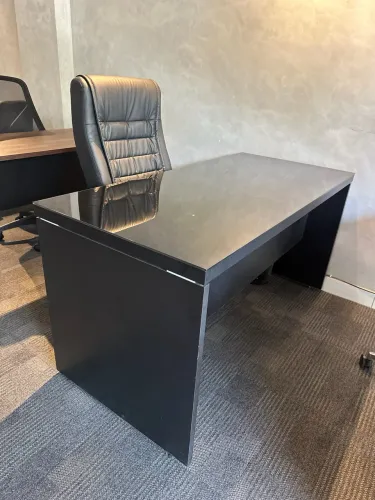 MESA PARA ESCRITORIO COM TAMPO DE VIDRO 1.50x0.70 - LOJA IKONMIXOFFICE 